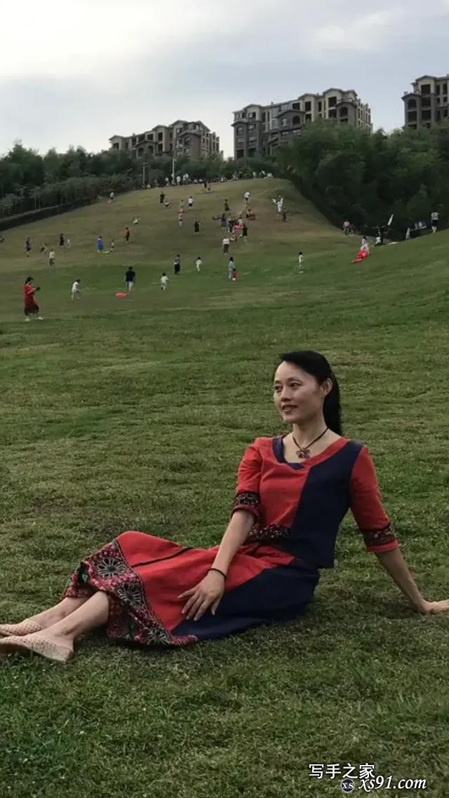 熟女气质，阳光美女，好心情天天开心，因为有正能量-1.jpg