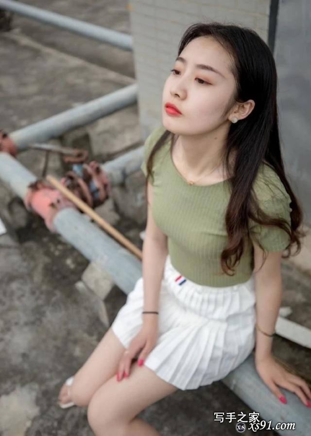 身材苗条，甜美动人的大长腿性感美女-4.jpg