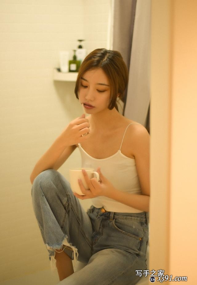 长发纤腰轻熟美女模特性感生活写真 就爱你生活中的样子-4.jpg