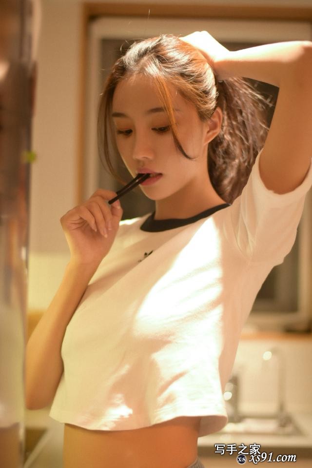 长发纤腰轻熟美女模特性感生活写真 就爱你生活中的样子-9.jpg