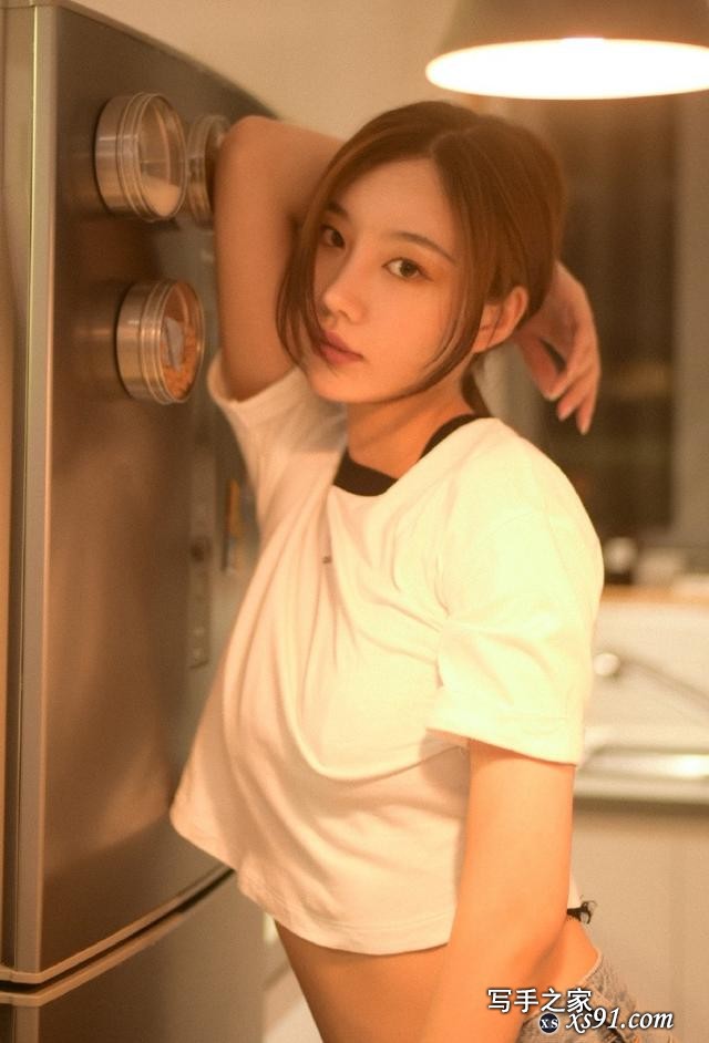 长发纤腰轻熟美女模特性感生活写真 就爱你生活中的样子-6.jpg