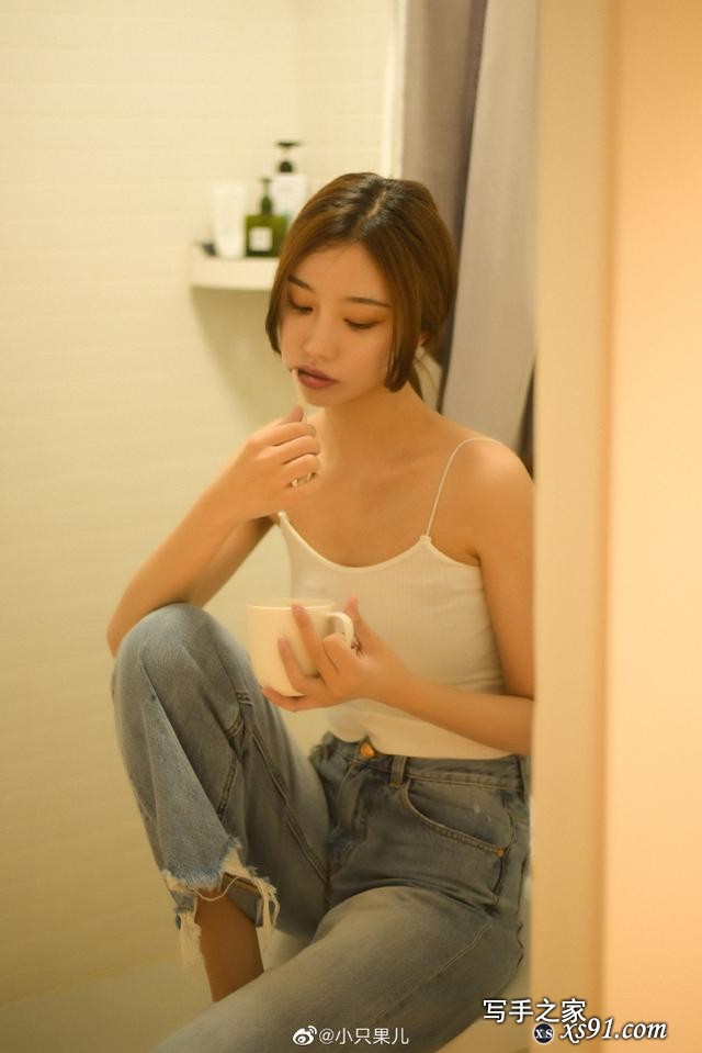 长发纤腰轻熟美女模特性感生活写真 就爱你生活中的样子-14.jpg