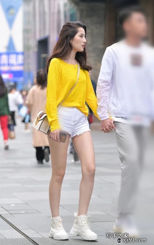 蛮动人，长发的漂亮性感美女-3.jpg