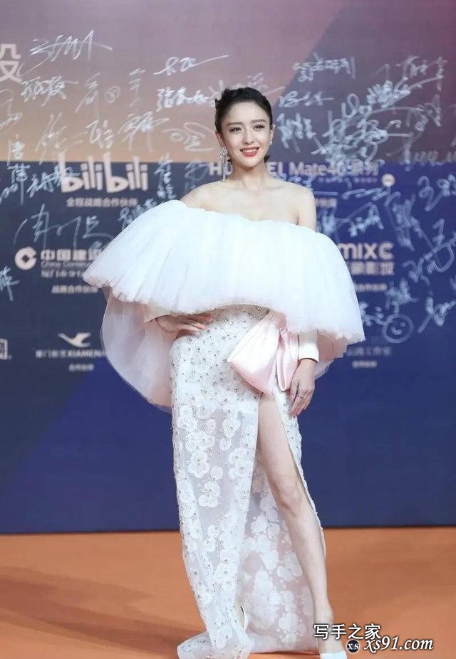 25个美女明星红毯PK：巩俐霸气，刘亦菲仙气，章子怡有底气-32.jpg